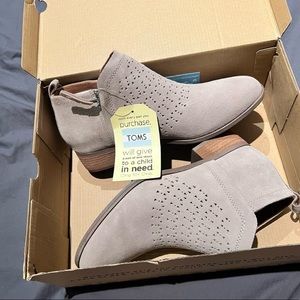 Toms Deia booties 8.5 NWT